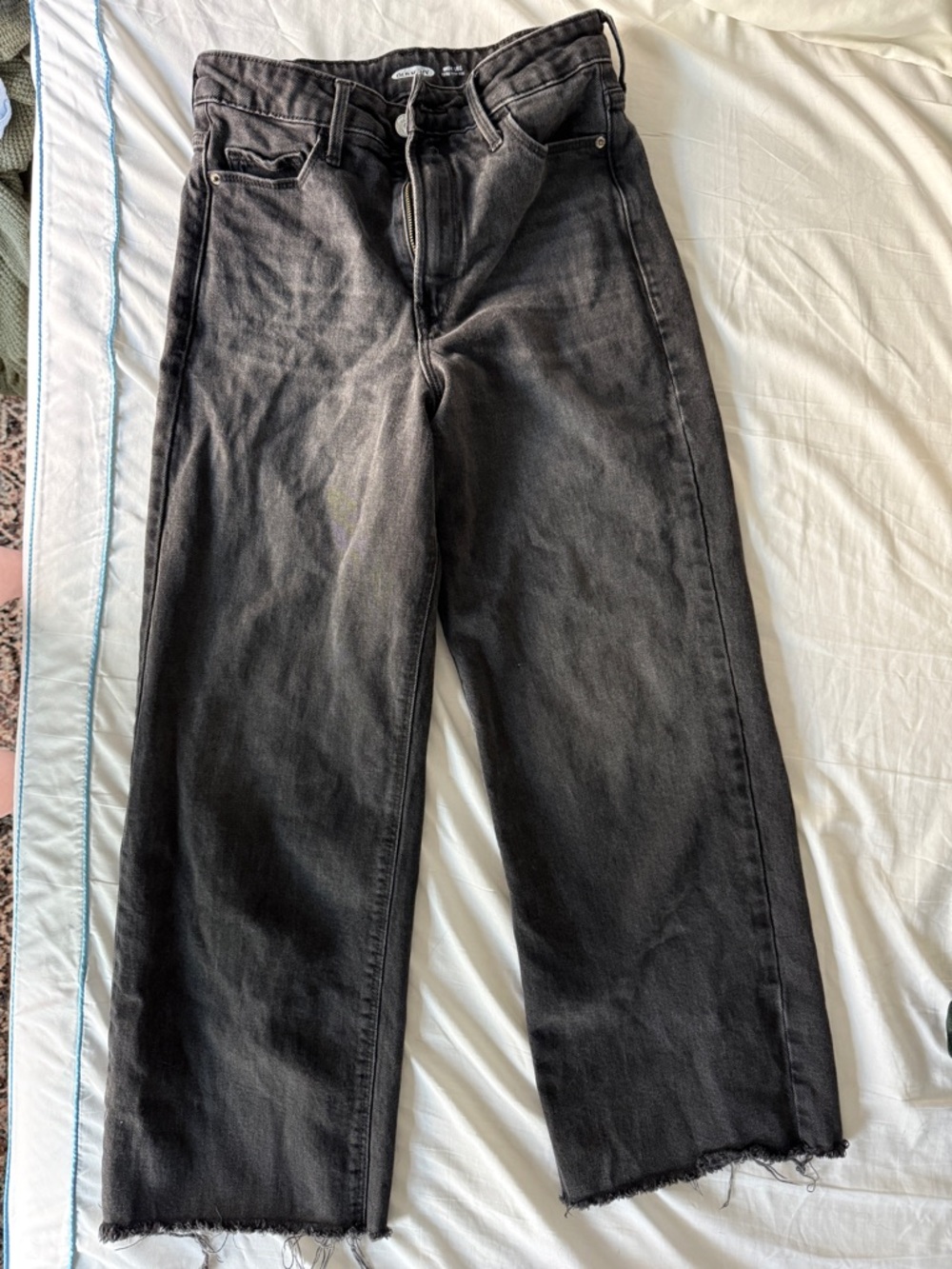 Old Navy Black ankle cropped Wide-Leg Jeans